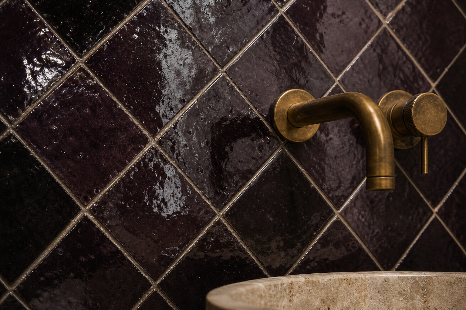 Détail powder room aubergine
